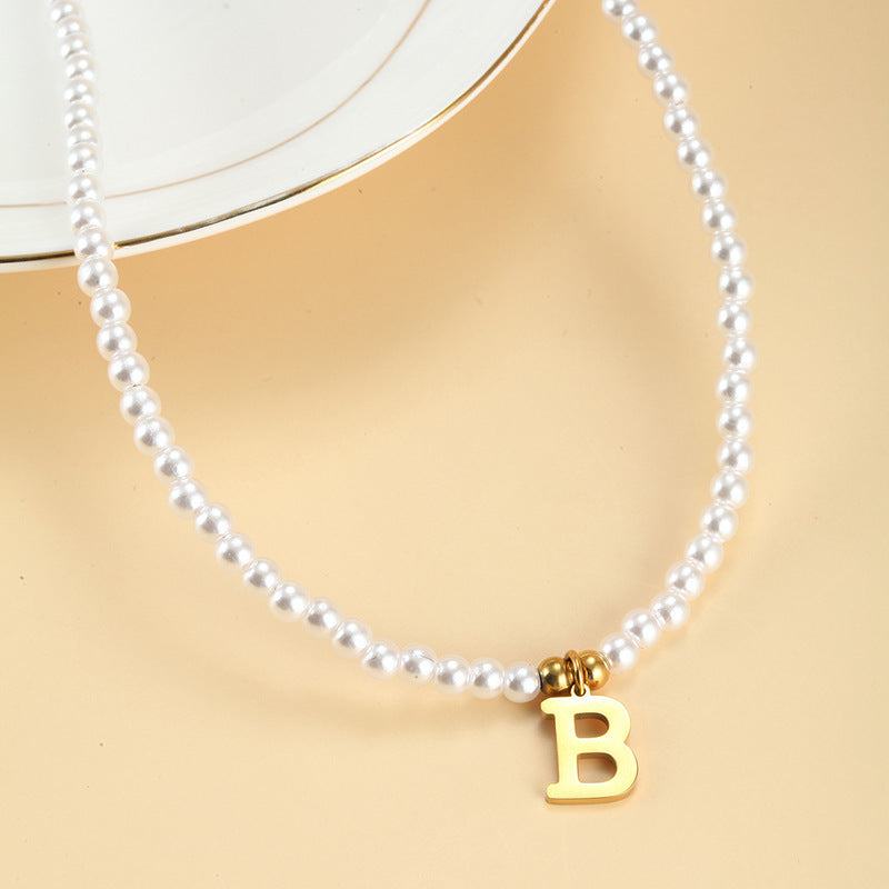 parelketting met initiaal