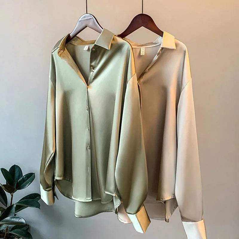Satin Flow – Minimalistische Blouse